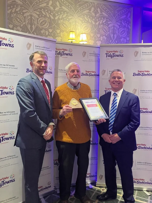DTT Committe Member Alistair McAlister receving Gold Medal
